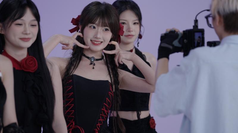 xuong livestream,  kiem song livestream,  tuanbo Douyin,  livestream Trung Quoc,  vu cong livestream,  cuoc song streamer anh 3