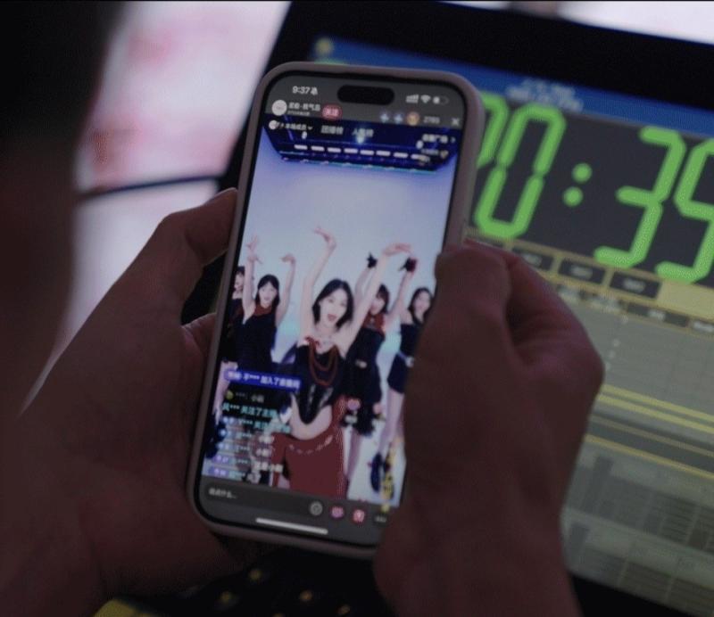 xuong livestream,  kiem song livestream,  tuanbo Douyin,  livestream Trung Quoc,  vu cong livestream,  cuoc song streamer anh 4