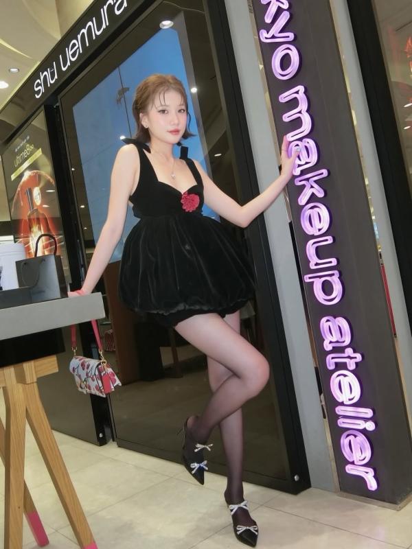 Newsfeed Rate,  Harry Nista,  Lim Feng,  ban gai Wren Evans,  Xoai Non,  Doan Hai My,  WAG,  vo Doan Van Hau,  Emma Nhat Khanh anh 9