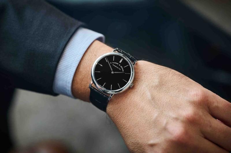dong ho F1,  Streamliner Tourbillon,  H. Moser & Cie,  dong ho dat,  gia dong ho,  tranh cai dong ho anh 12