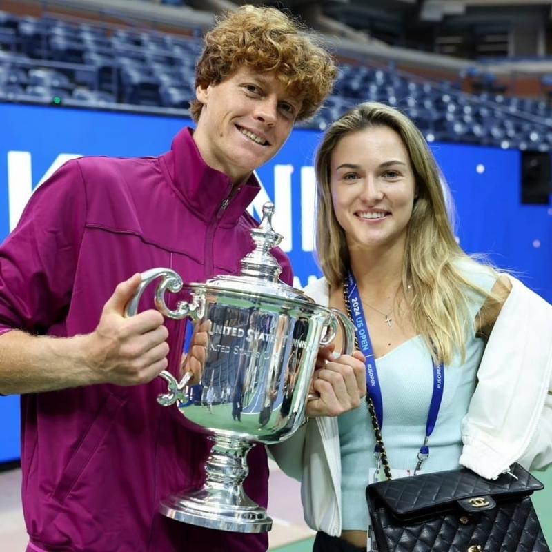 Jannik Sinner,  ban gai Jannik Sinner,  Laila Hasanovic,  Sinner cong khai,  nguoi mau Dan Mach,  tay vot Italy anh 2