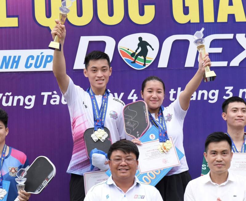 Truong Vinh Hien,  Ly Hoang Nam,  Sophia Huynh Tran, ban gai Truong Vinh Hien anh 2