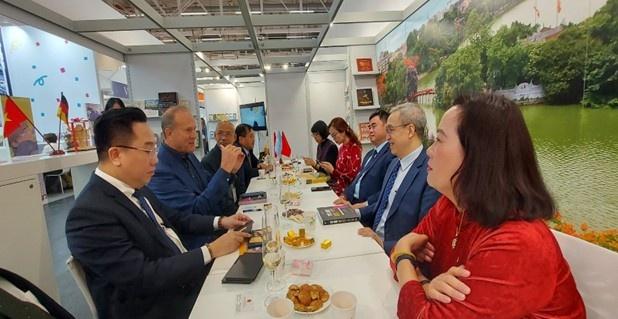 Hoi sach Frankfurt anh 5