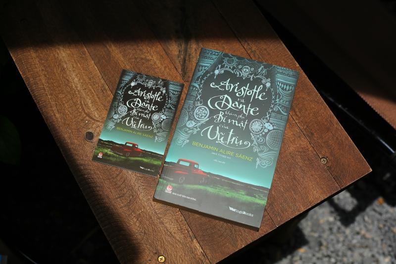 Aristotle va Dante anh 1