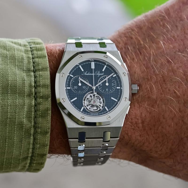 dong ho F1,  Streamliner Tourbillon,  H. Moser & Cie,  dong ho dat,  gia dong ho,  tranh cai dong ho anh 7