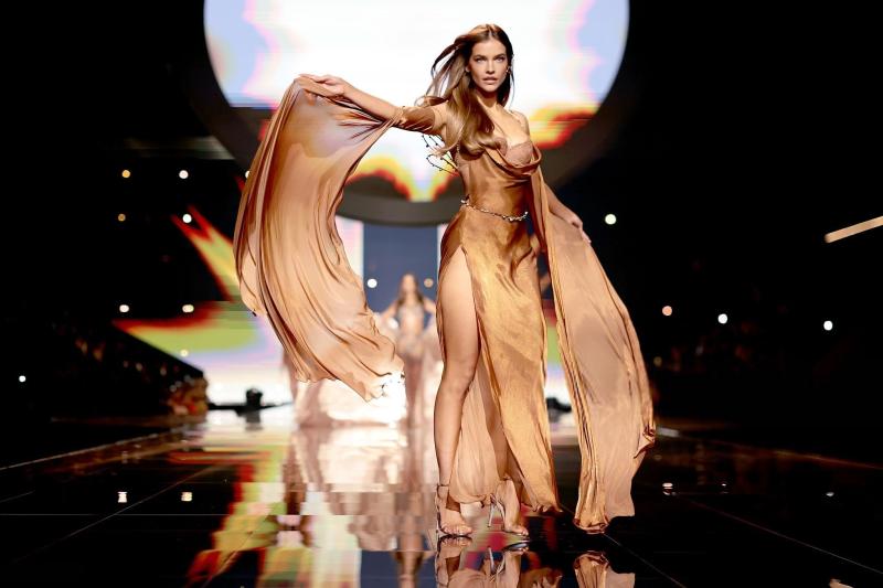 Barbara Palvin,  Quenlin Blackwell,  Jasmine Tookes,  thien than noi y,  thien than Victoria’s Secret anh 1