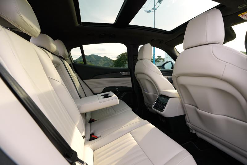 Maserati,  Maserati Grecale anh 3
