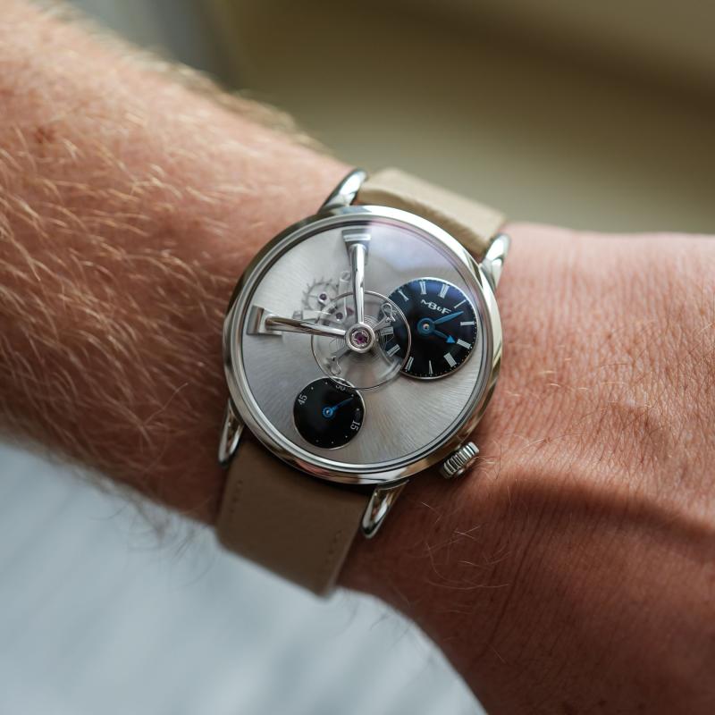 dong ho F1,  Streamliner Tourbillon,  H. Moser & Cie,  dong ho dat,  gia dong ho,  tranh cai dong ho anh 13