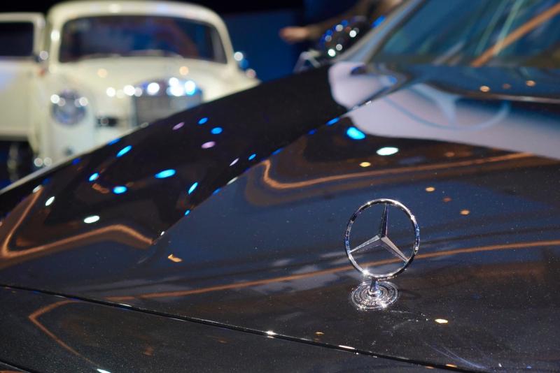 Mercedes-Benz E 200 Exclusive anh 3