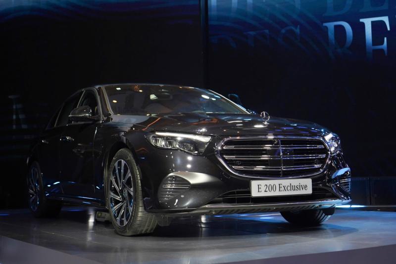 Mercedes-Benz E 200 Exclusive anh 1