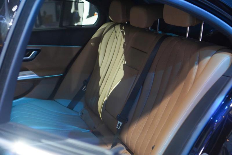 Mercedes-Benz E 200 Exclusive anh 12