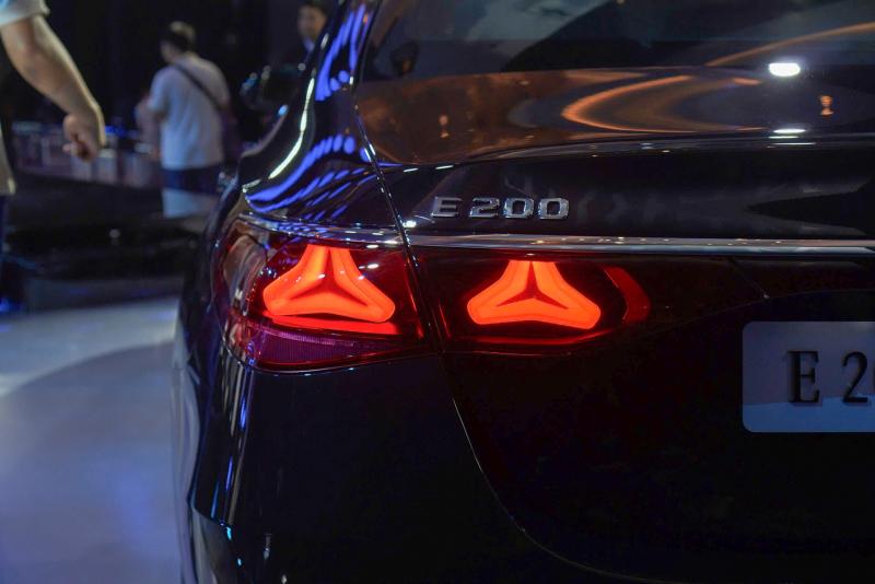 Mercedes-Benz E 200 Exclusive anh 6