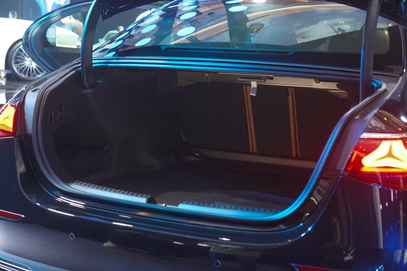 Mercedes-Benz E 200 Exclusive anh 8