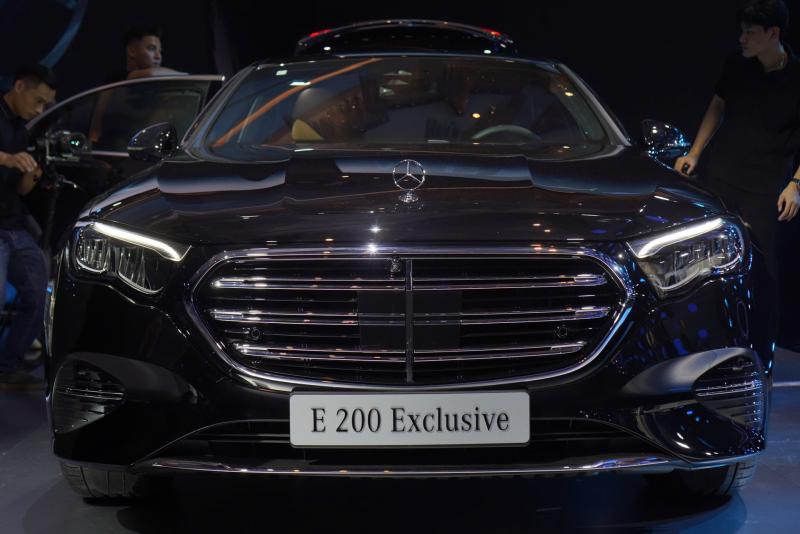 Mercedes-Benz E 200 Exclusive anh 2
