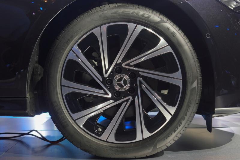 Mercedes-Benz E 200 Exclusive anh 7
