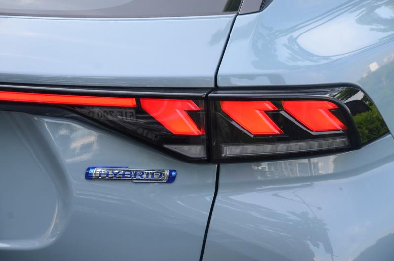 xe hybrid anh 1