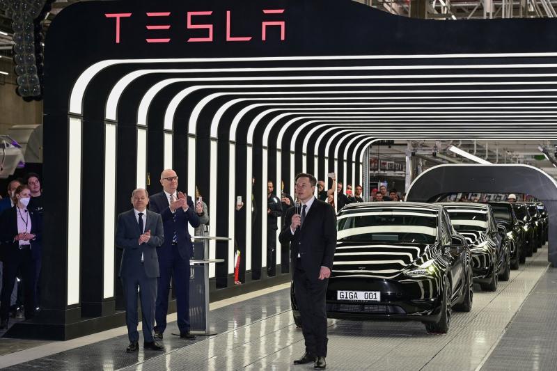 xe dien,  ev,  tesla,  tesla model y,  model y,  model y standard,  tesla model y standard,  duc,  my,  cybertruck,  tesla cybertruck anh 3