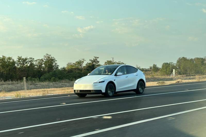 xe dien,  ev,  tesla,  model y,  tesla model y,  model y standard,  tesla model y standard,  crossover,  gia re,  ban tieu chuan anh 1