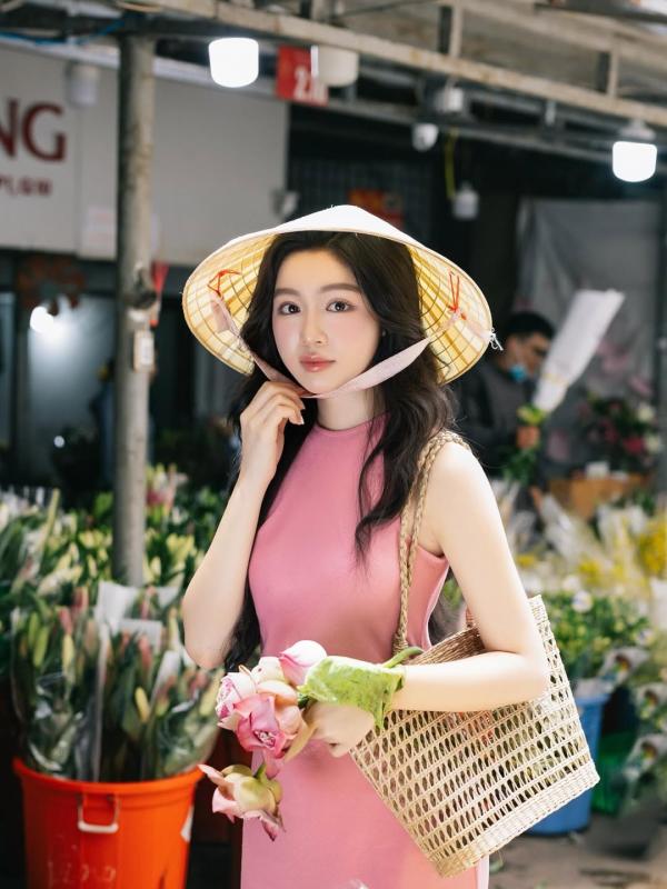 Newsfeed Rate,  Quynh Anh Shyn,  Han Hang,  Lo Lem,  con gai Quyen Linh,  Ngoc Thanh Tam,  Nguyen Lam Thao Tam anh 4