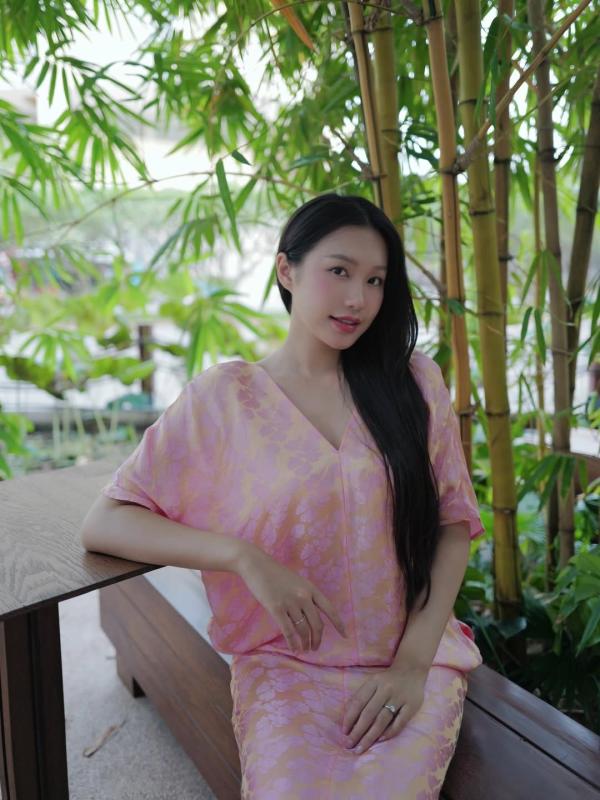 Newsfeed Rate,  Harry Nista,  Lim Feng,  ban gai Wren Evans,  Xoai Non,  Doan Hai My,  WAG,  vo Doan Van Hau,  Emma Nhat Khanh anh 8