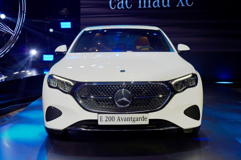 Mercedes-Benz E-Class anh 4