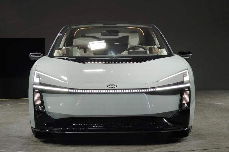 Toyota Corolla Concept anh 3