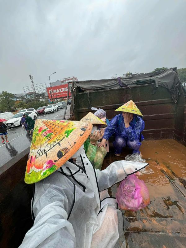 Hue ngap lich su anh 3