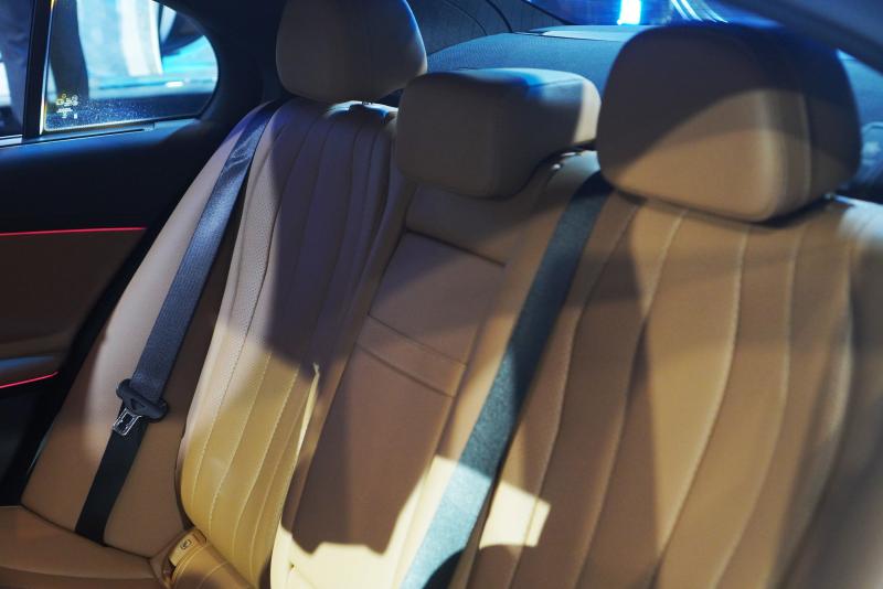 Mercedes-Benz E 200 Avantgarde anh 9