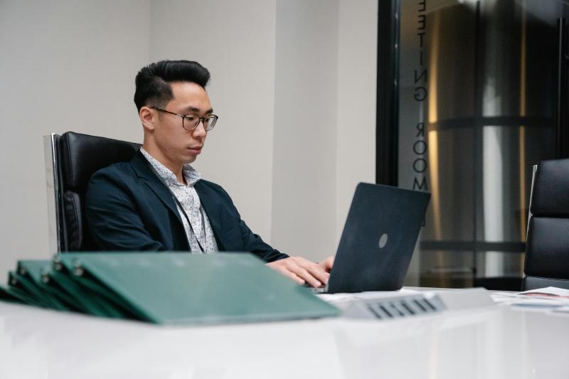 nhan su cong nghe,  lam viec tai nha,  giam luong,  viec lam hybrid,  remote work,  xu huong cong nghe anh 2