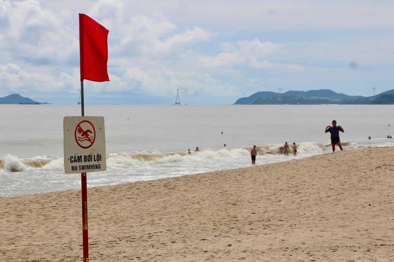 Cam tam bien Nha Trang anh 2
