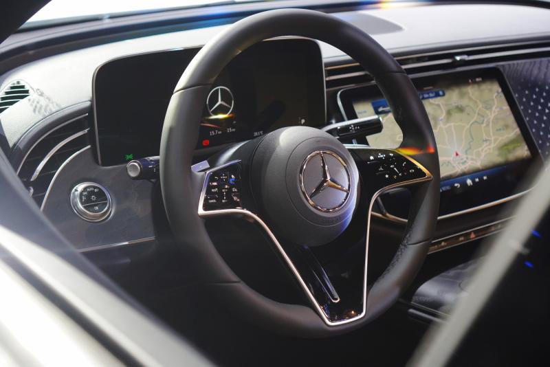 Mercedes-Benz E 200 Avantgarde anh 5