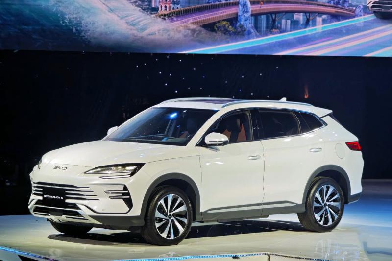 Xe hybrid giam gia anh 3