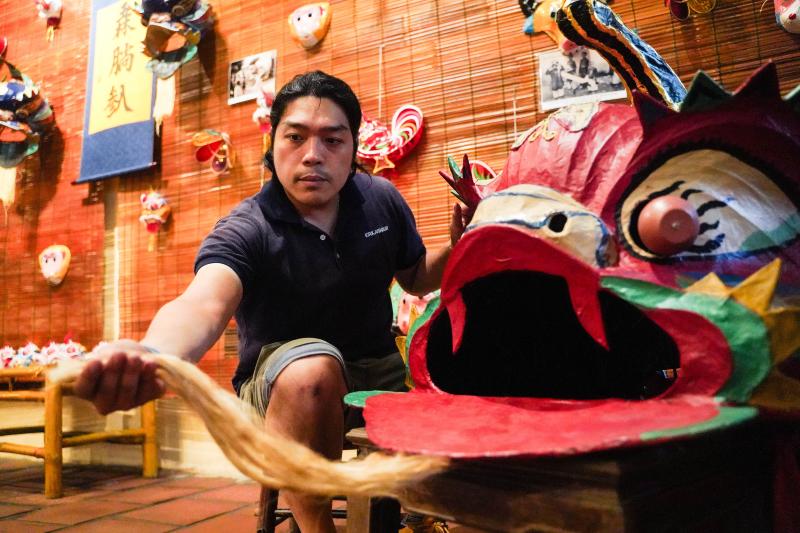 Trung thu truyen thong,  Trung thu dan gian, phuc dung dau su tu,  van hoa Trung thu,  Ha Noi Trung thu,  bao ton di san,  ky uc tuoi tho,  do choi dan gian,  mam co Trung thu,  nghe nhan truyen thong,  di san van hoa,  pho co Hoan Kiem,  Trang Ta trien lam,  ram thang tam anh 1