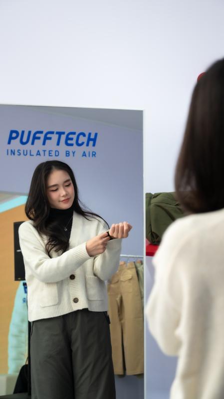 ao giu am Uniqlo,  HEATTECH,  PUFFTECH,  mac am khong nang,  cong nghe giu nhiet,  thoi trang Ha Noi anh 24