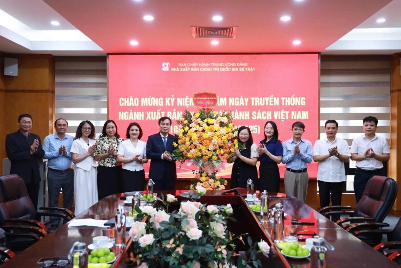ngay xuat ban,  ngay truyen thong,  ban tuyen giao,  dan van trung uong anh 4