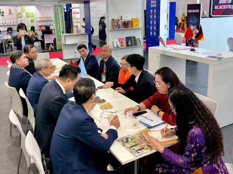 Frankfurt,  khong gian sach Viet,  hoi sach Duc,  hoi sach Frankfurt,  sach Viet Nam anh 3