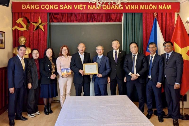 bo van hoa,  cong hoa Sec,  nganh xuat ban,  xuat ban Viet Nam,  Frankfurt anh 1