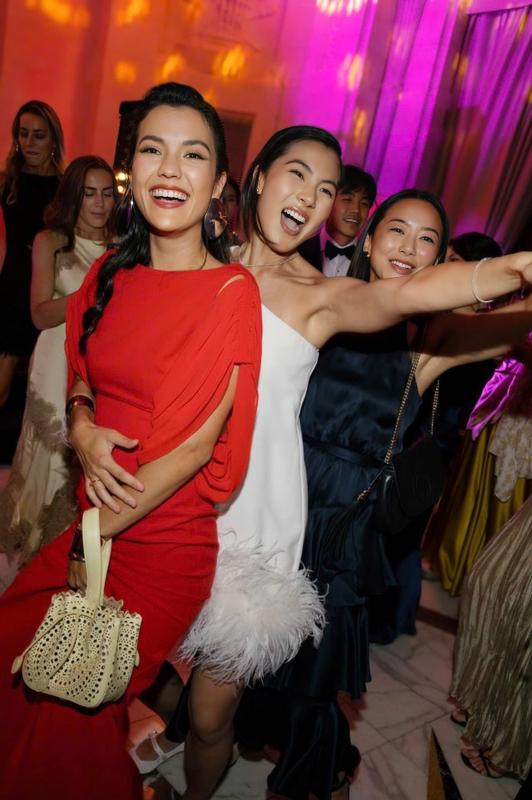 Dam cuoi Givenchy,  Sean Jung Da-hye,  le cuoi xa hoa,  nguoi thua ke Givenchy,  tiec cuoi thuong luu,  Givenchy Paris anh 20