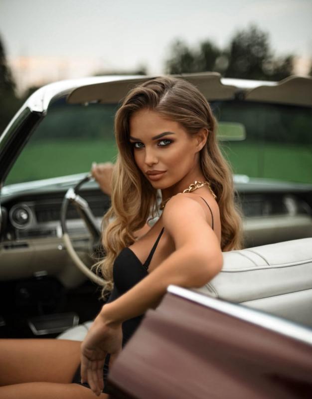 Anastasia Venza anh 3