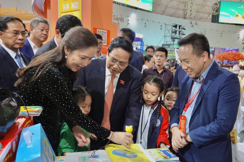 Thu tuong,  Pham Minh Chinh,  Hoi cho Mua thu,  hoi cho cong thuong,  buon ban hang hoa,  hoi cho anh 8