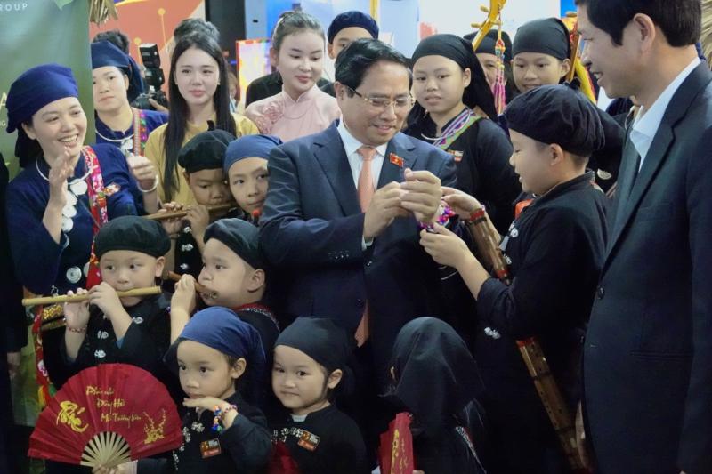 Thu tuong,  Pham Minh Chinh,  Hoi cho Mua thu,  hoi cho cong thuong,  buon ban hang hoa,  hoi cho anh 11