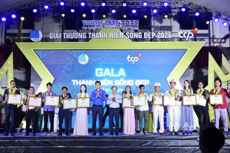 TCP Viet Nam anh 1