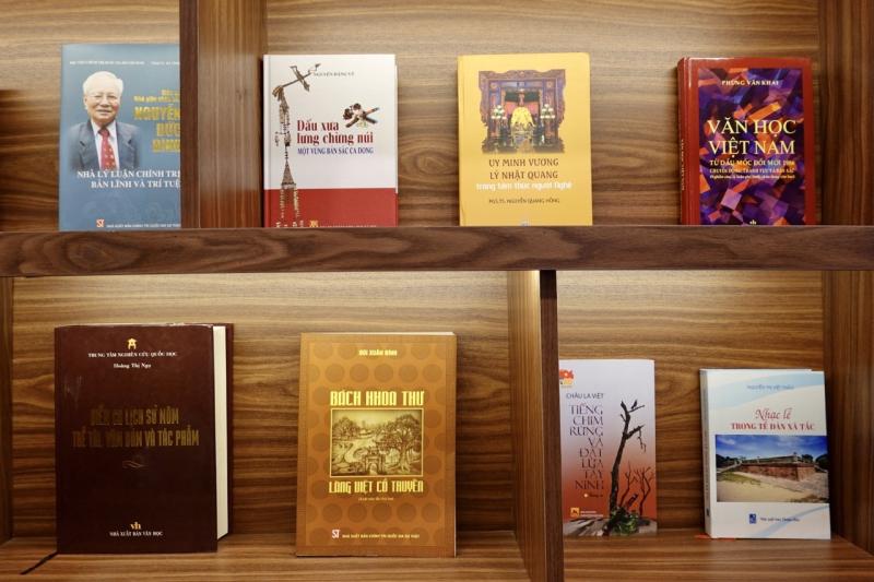 Sach Quoc gia,  sach yeu thich,  sach ban chay,  sach dat giai thuong,  giai thuong sach anh 2