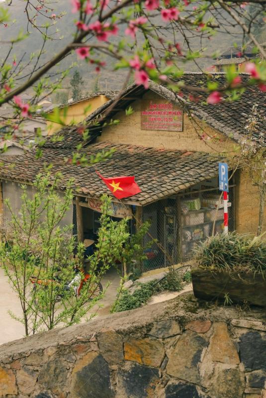 Lo Lo Chai,  om phong,  Ha Giang,  moi gioi anh 11