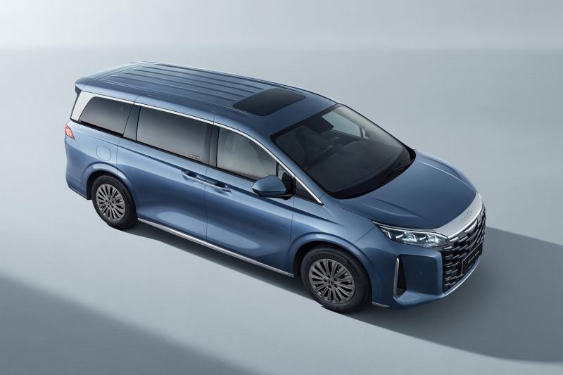 BYD M9 anh 22