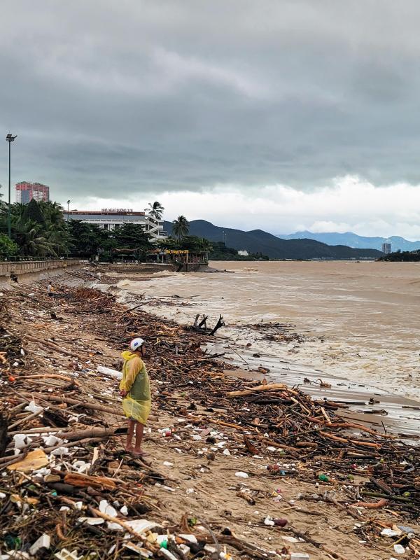 Bien Nha Trang sau lu anh 2
