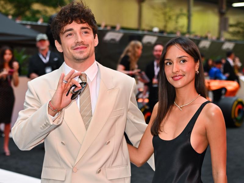 Charles Leclerc dinh hon,  Alexandra Saint Mleux,  nhan kim cuong,  Charles Leclerc,  tay dua F1,  gia nhan Leclerc,  chuyen tinh Charles Leclerc anh 7