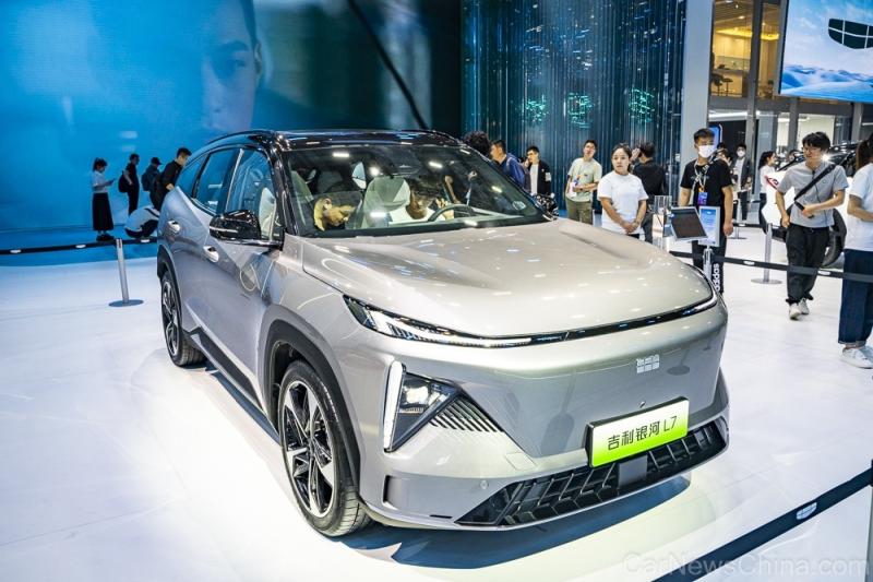 xe hybrid VinFast anh 2