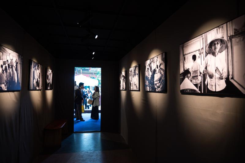 Hanoi photo,  trien lam Hang Buom,  van hoa Ha Noi,  su kien nhiep anh,  ky uc thanh pho,  nghe thuat thi giac,  Vien Phap Viet Nam,  UNESCO Ha Noi,  le hoi hinh anh anh 4
