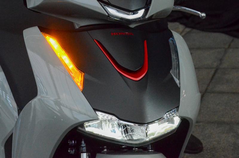 Honda SH160i anh 8